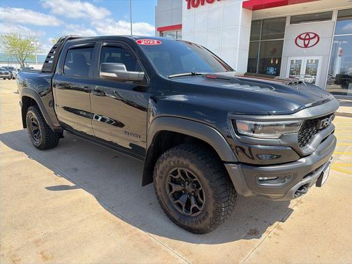 Diamond Black Crystal Pearlcoat 2022 RAM 1500 TRX