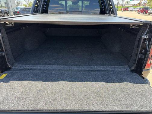 Diamond Black Crystal Pearlcoat 2022 RAM 1500 TRX