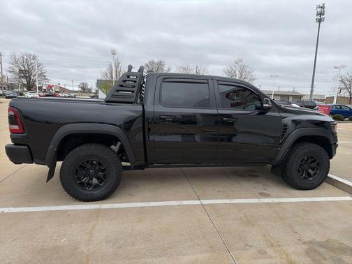 Diamond Black Crystal Pearlcoat 2022 RAM 1500 TRX