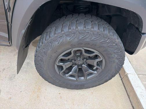 Diamond Black Crystal Pearlcoat 2022 RAM 1500 TRX