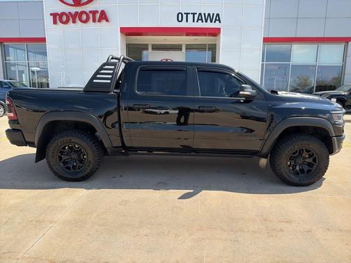 Diamond Black Crystal Pearlcoat 2022 RAM 1500 TRX