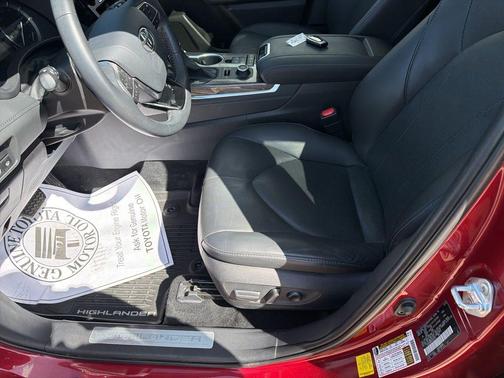 Pearl 2020 Toyota Highlander Limited