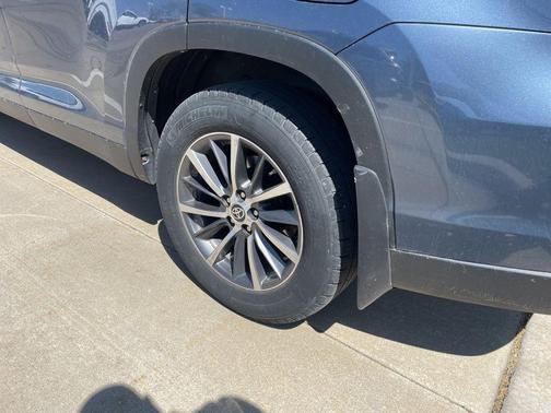 Shoreline Blue Pearl 2019 Toyota Highlander XLE