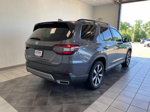 Modern Steel Metallic 2025 Honda Pilot Touring 8-Passenger