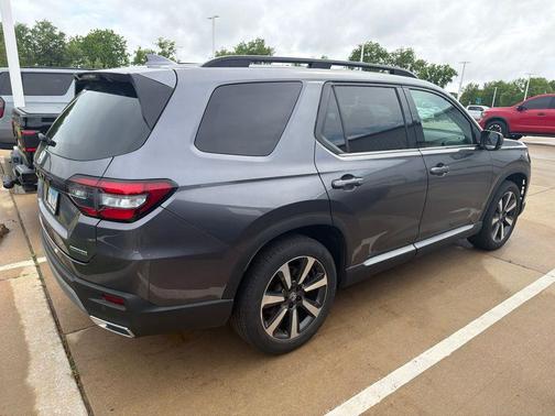 Modern Steel Metallic 2025 Honda Pilot Touring 8-Passenger