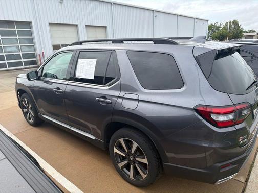 Modern Steel Metallic 2025 Honda Pilot Touring 8-Passenger