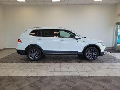 Oryx White Pearl 2022 Volkswagen Tiguan 2.0T SE 4MOTION