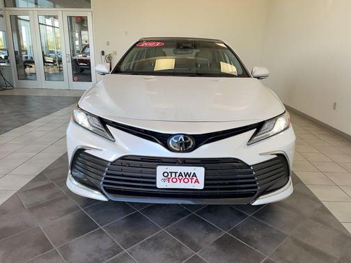 Pearl 2023 Toyota Camry XLE