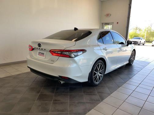 Pearl 2023 Toyota Camry XLE