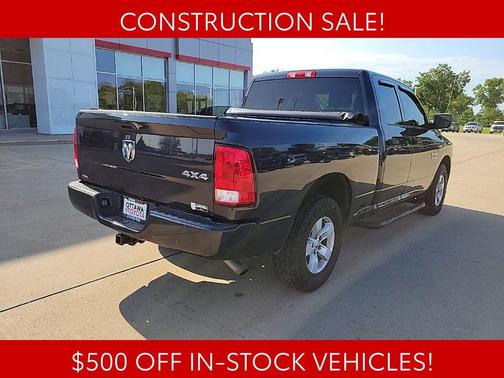 Brilliant Black Crystal Pearlcoat 2017 RAM 1500 Express