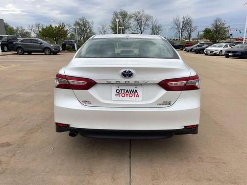 Wind Chill Pearl 2020 Toyota Camry Hybrid XLE