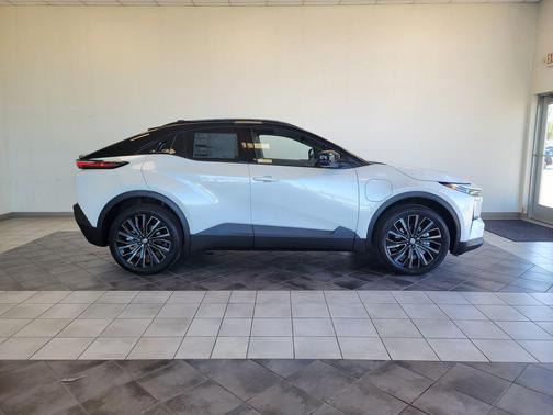 Midnight Black Metallic 2026 Toyota C-HR XSE