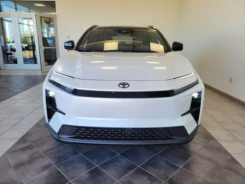 Midnight Black Metallic 2026 Toyota C-HR XSE
