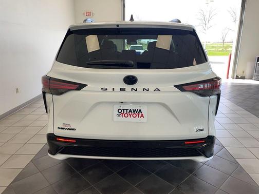 0040 2026 Toyota Sienna XSE 7 Passenger