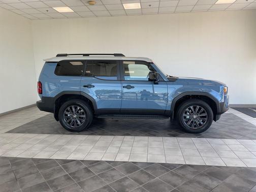 Heritage Blue/Gray Scape Roof 2026 Toyota Land Cruiser Base