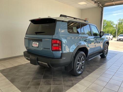 Heritage Blue/Gray Scape Roof 2026 Toyota Land Cruiser Base
