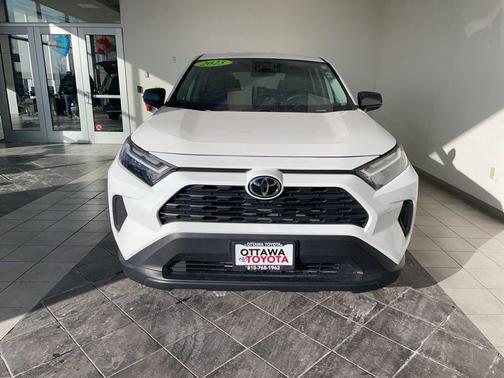 2025 Toyota RAV4 LE