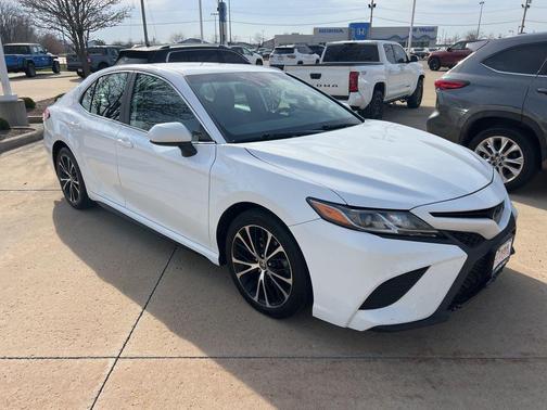 2020 Toyota Camry SE