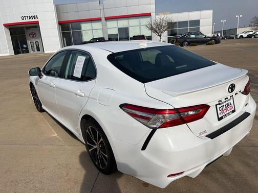 2020 Toyota Camry SE
