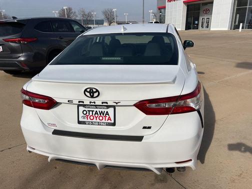 2020 Toyota Camry SE