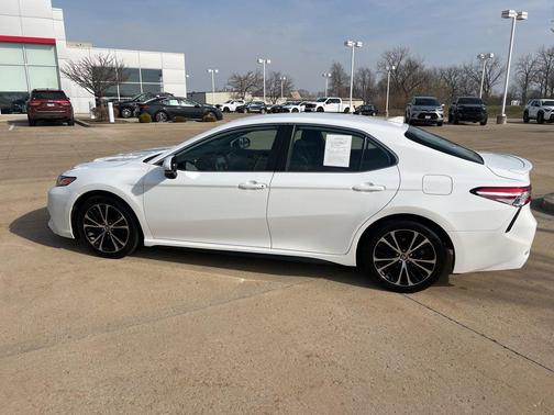 2020 Toyota Camry SE