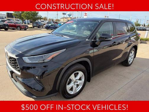Midnight Black Metallic 2023 Toyota Highlander LE