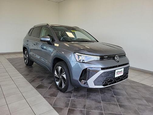 Monument Gray 2025 Volkswagen Taos 1.5T SE
