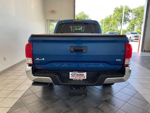 Blazing Blue Pearl 2017 Toyota Tacoma SR5
