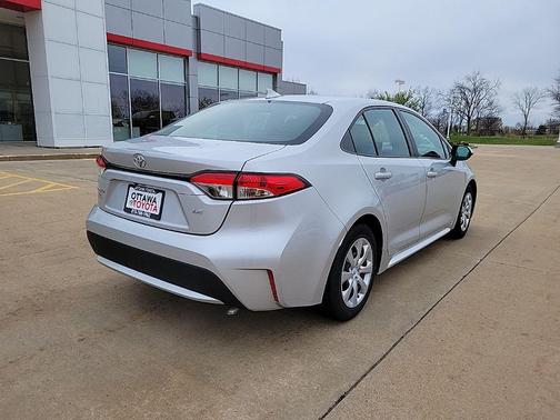 Classic Silver Metallic 2021 Toyota Corolla LE