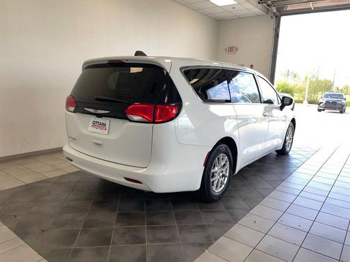 Bright White Clearcoat 2023 Chrysler Voyager LX