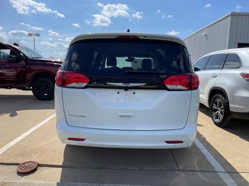 Bright White Clearcoat 2023 Chrysler Voyager LX