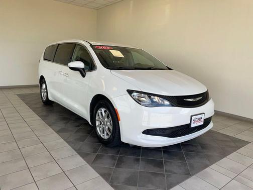 Bright White Clearcoat 2023 Chrysler Voyager LX