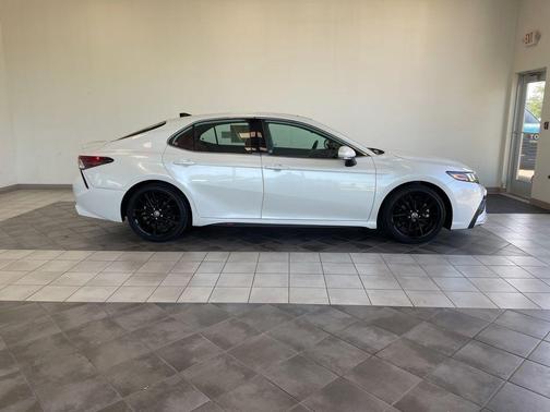 Wind Chill Pearl 2022 Toyota Camry XSE