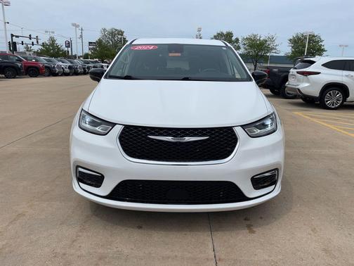 Bright White Clearcoat 2024 Chrysler Pacifica Touring L