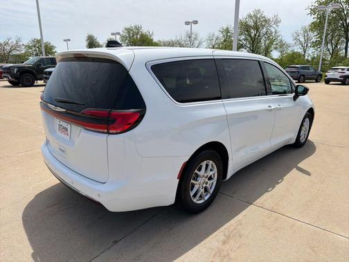 Bright White Clearcoat 2024 Chrysler Pacifica Touring L