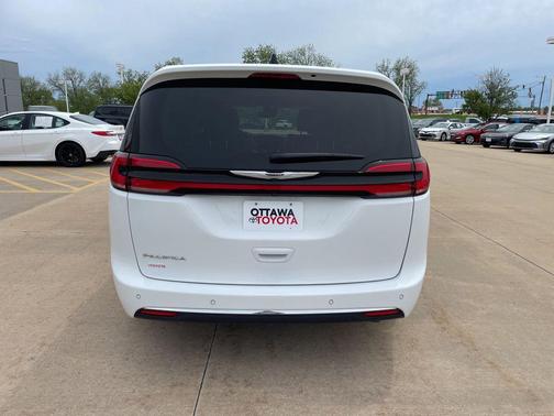Bright White Clearcoat 2024 Chrysler Pacifica Touring L