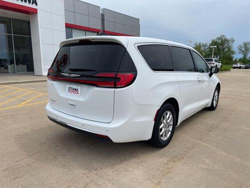 Bright White Clearcoat 2024 Chrysler Pacifica Touring L
