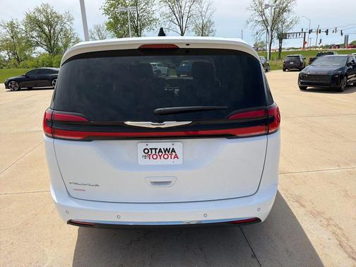 Bright White Clearcoat 2024 Chrysler Pacifica Touring L