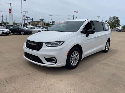 Bright White Clearcoat 2024 Chrysler Pacifica Touring L