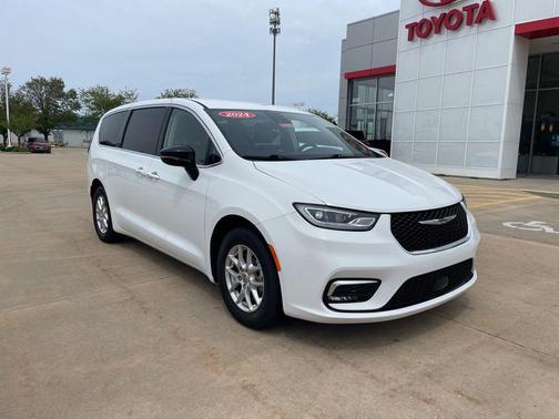 Bright White Clearcoat 2024 Chrysler Pacifica Touring L