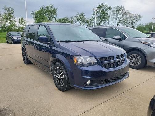 Contusion Blue Pearlcoat 2017 Dodge Grand Caravan GT