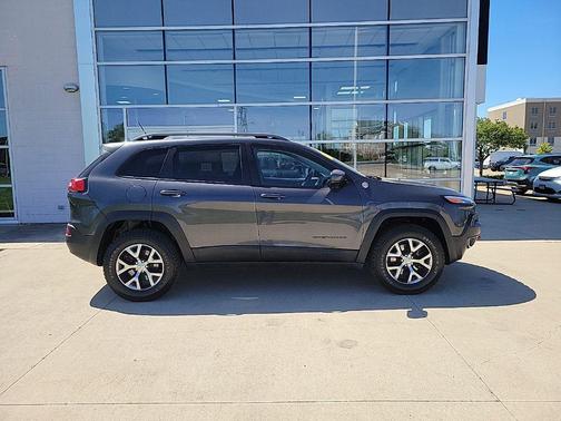 Granite Crystal Metallic Clearcoat 2015 Jeep Cherokee Trailhawk