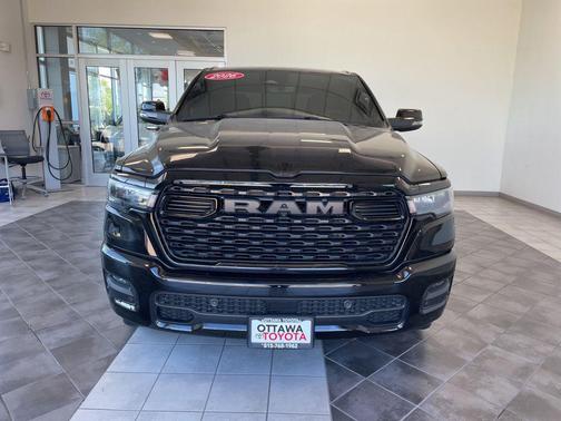 Diamond Black Crystal Pearlcoat 2026 RAM 1500 Big Horn/Lone Star
