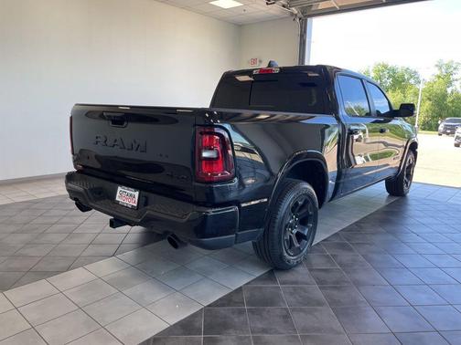 Diamond Black Crystal Pearlcoat 2026 RAM 1500 Big Horn/Lone Star