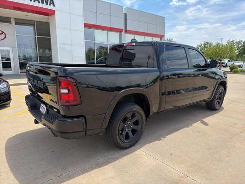 Diamond Black Crystal Pearlcoat 2026 RAM 1500 Big Horn/Lone Star