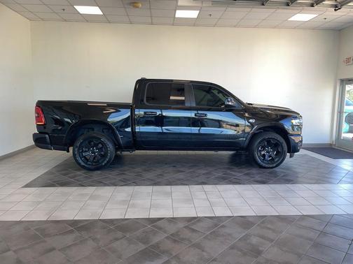 Diamond Black Crystal Pearlcoat 2026 RAM 1500 Big Horn/Lone Star