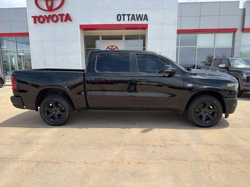 Diamond Black Crystal Pearlcoat 2026 RAM 1500 Big Horn/Lone Star