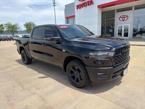 Diamond Black Crystal Pearlcoat 2026 RAM 1500 Big Horn/Lone Star