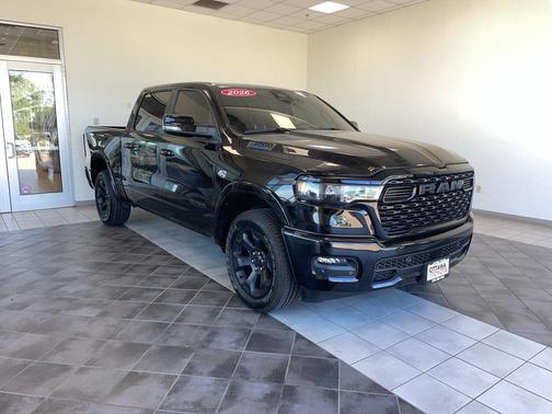 Diamond Black Crystal Pearlcoat 2026 RAM 1500 Big Horn/Lone Star