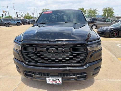 Diamond Black Crystal Pearlcoat 2026 RAM 1500 Big Horn/Lone Star